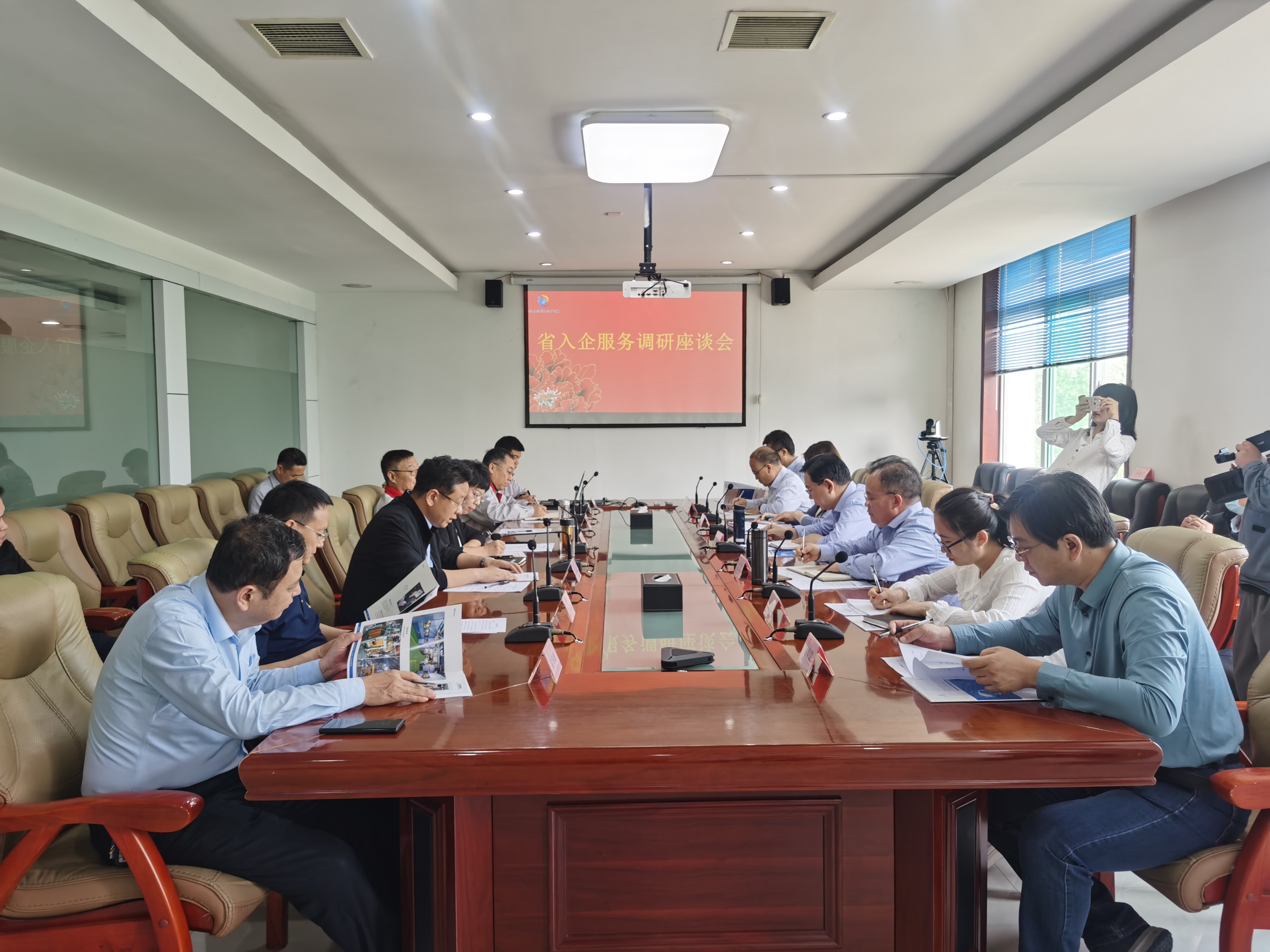 省入企效劳事情组来我司开展入企效劳