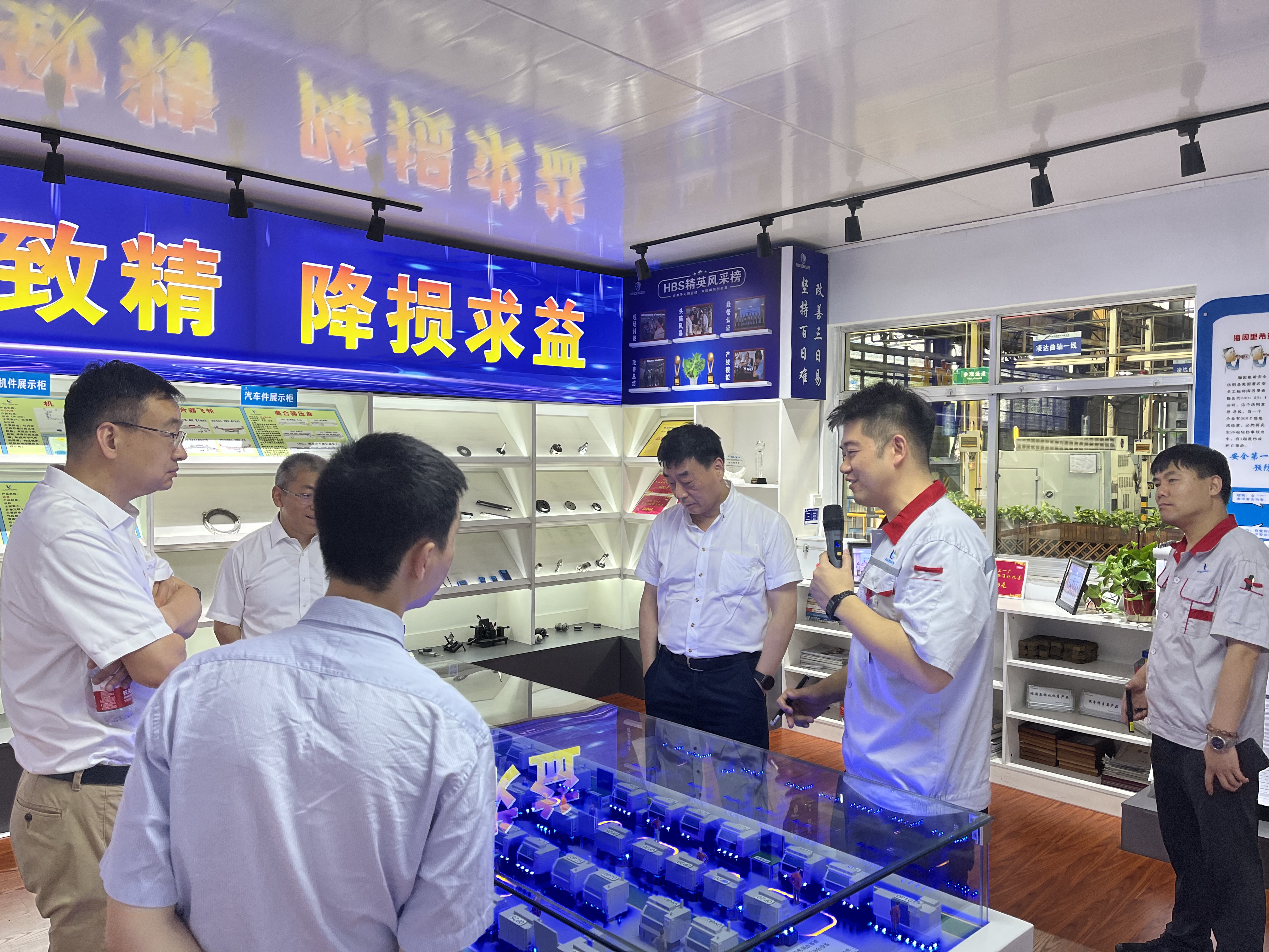 上汽集团华域汽车总司理张海涛一行来我公司考察调研