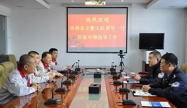 公安交警深入CA88官网集团调研企业员工清静头盔佩带治理履历